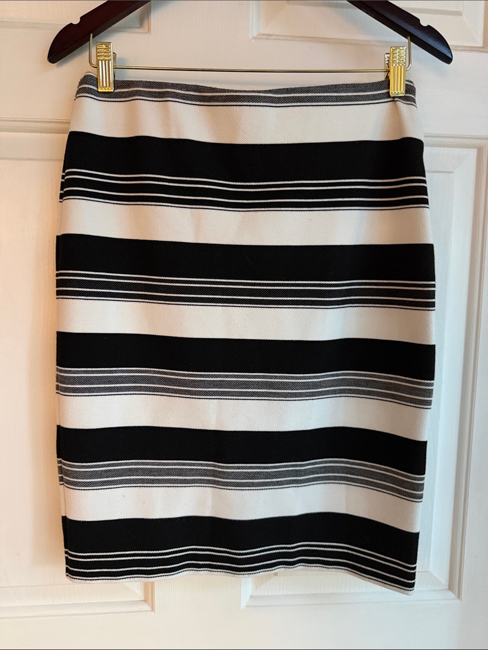 Roz & Ali Black and White Striped Pencil Skirt